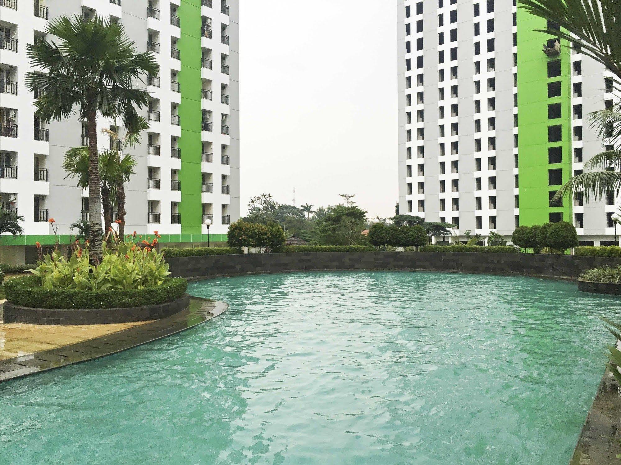 Reddoorz Apartment @ Green Pramuka Jakarta Buitenkant foto