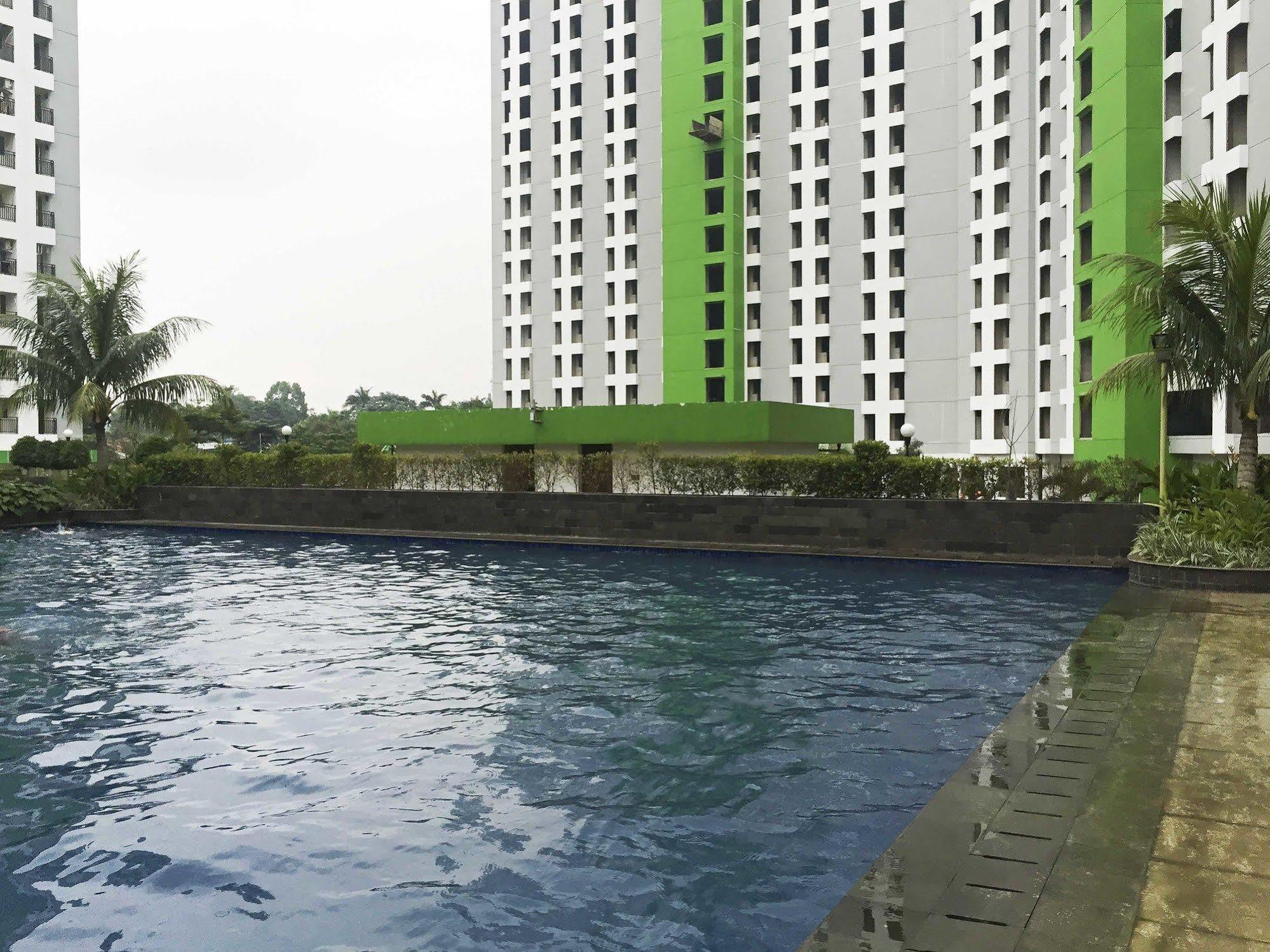 Reddoorz Apartment @ Green Pramuka Jakarta Buitenkant foto